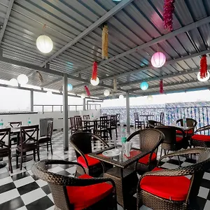 3* Hotel Treebo Rejoice 52 - 3km From Huda Metro Station